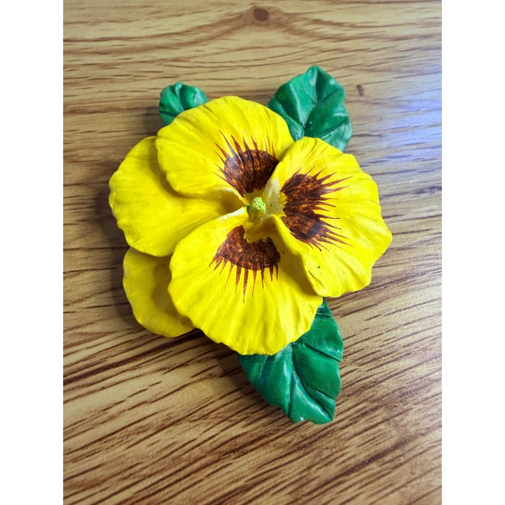 Russ Berrie Yellow Pansy Flower Refrigerator Magnet 3D Resin Vintage 2.5 Inch